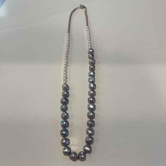 Sundance Catalog Gray & White Freshwater Pearls Hand Knotted Nk-NEW - Picture 3 of 8